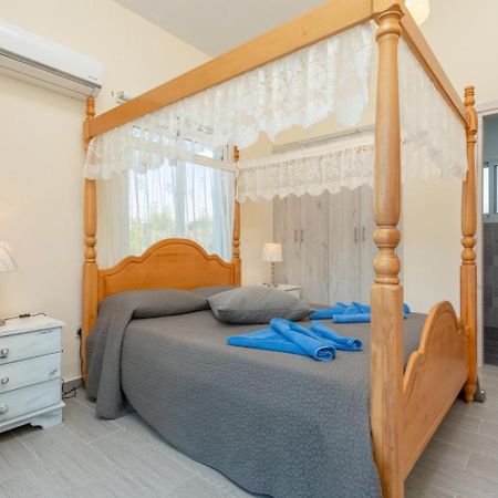 Sun Beach Villa Tria Polis Exterior foto